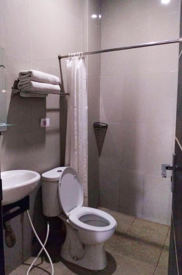 Khariz Hotel Bukittinggi Esterno foto